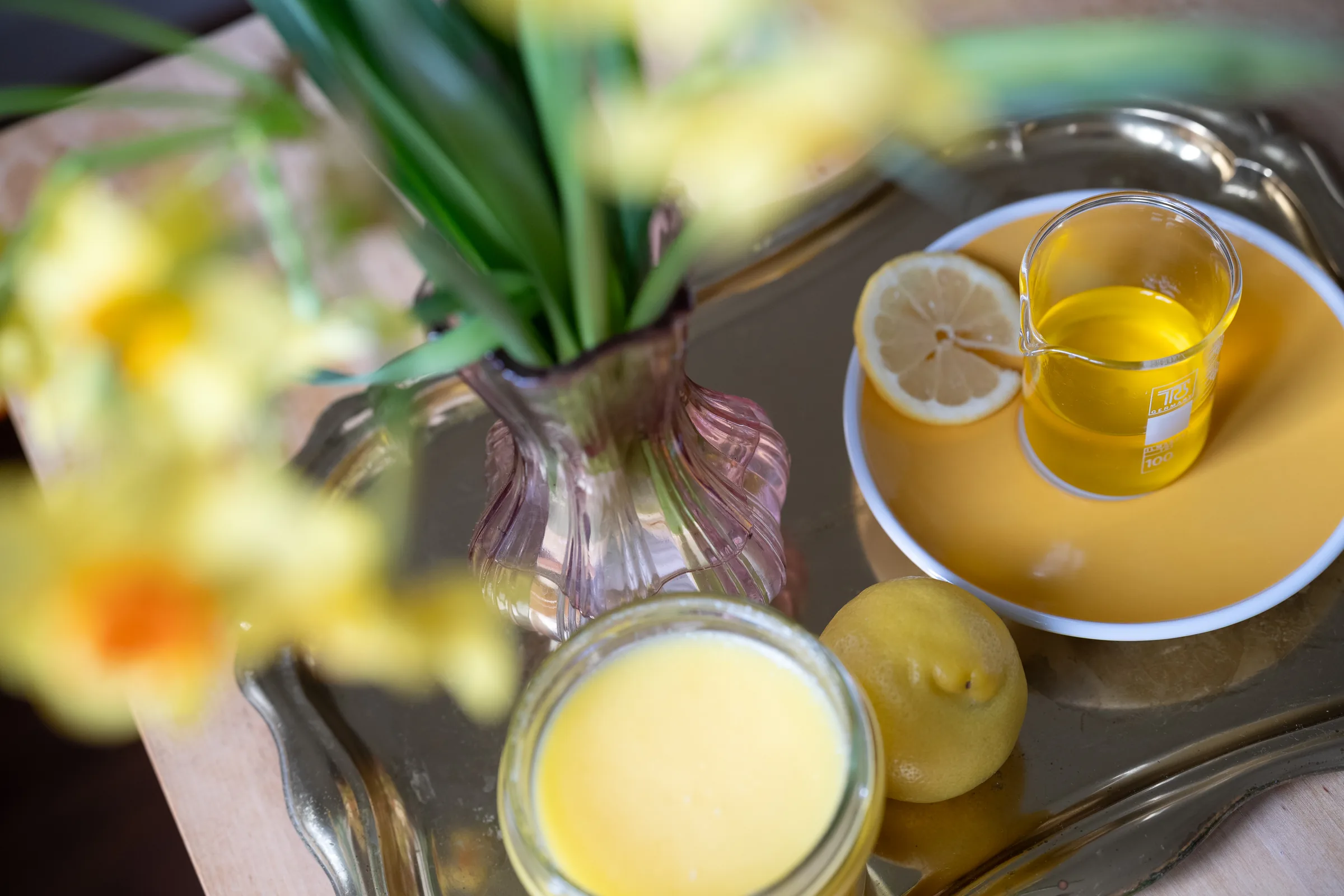 Ayurvedische Öle und Zitronen in der Praxis